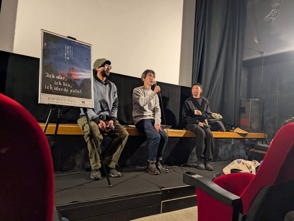 昨年12月28日、大阪市九条のシネ・ヌーヴォで上映された後のトークショー。左から佐藤零郎、板倉善之、小田香（映画監督）