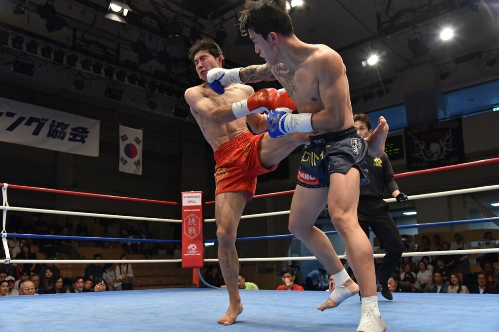 山田旬は權正晧のこの右ストレートでノックダウン。主導権は權正晧のままとなった