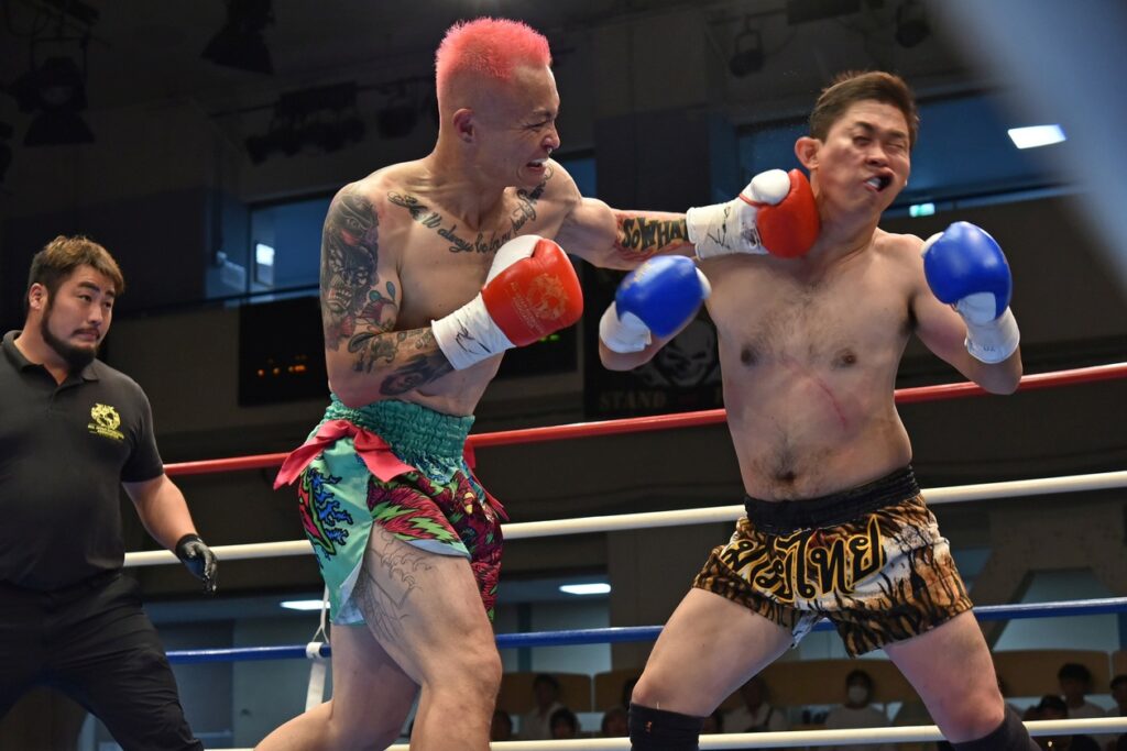 菊池圭治は格差見せ付けるヒットを続けた。左フックが崔薫にヒット
